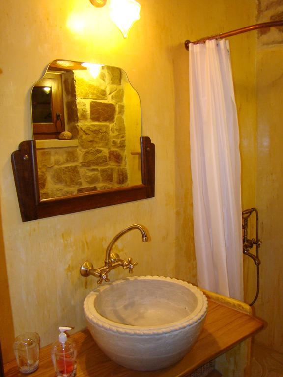 קסרוקמפוס Lithos Traditional Guest Houses חדר תמונה