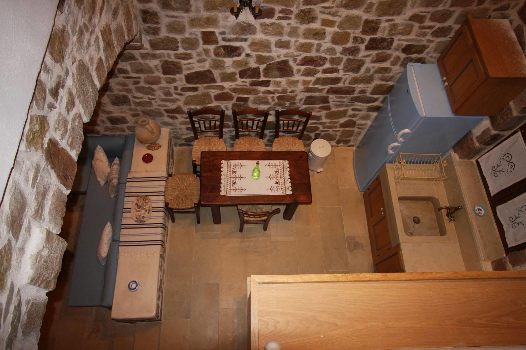 קסרוקמפוס Lithos Traditional Guest Houses מראה חיצוני תמונה