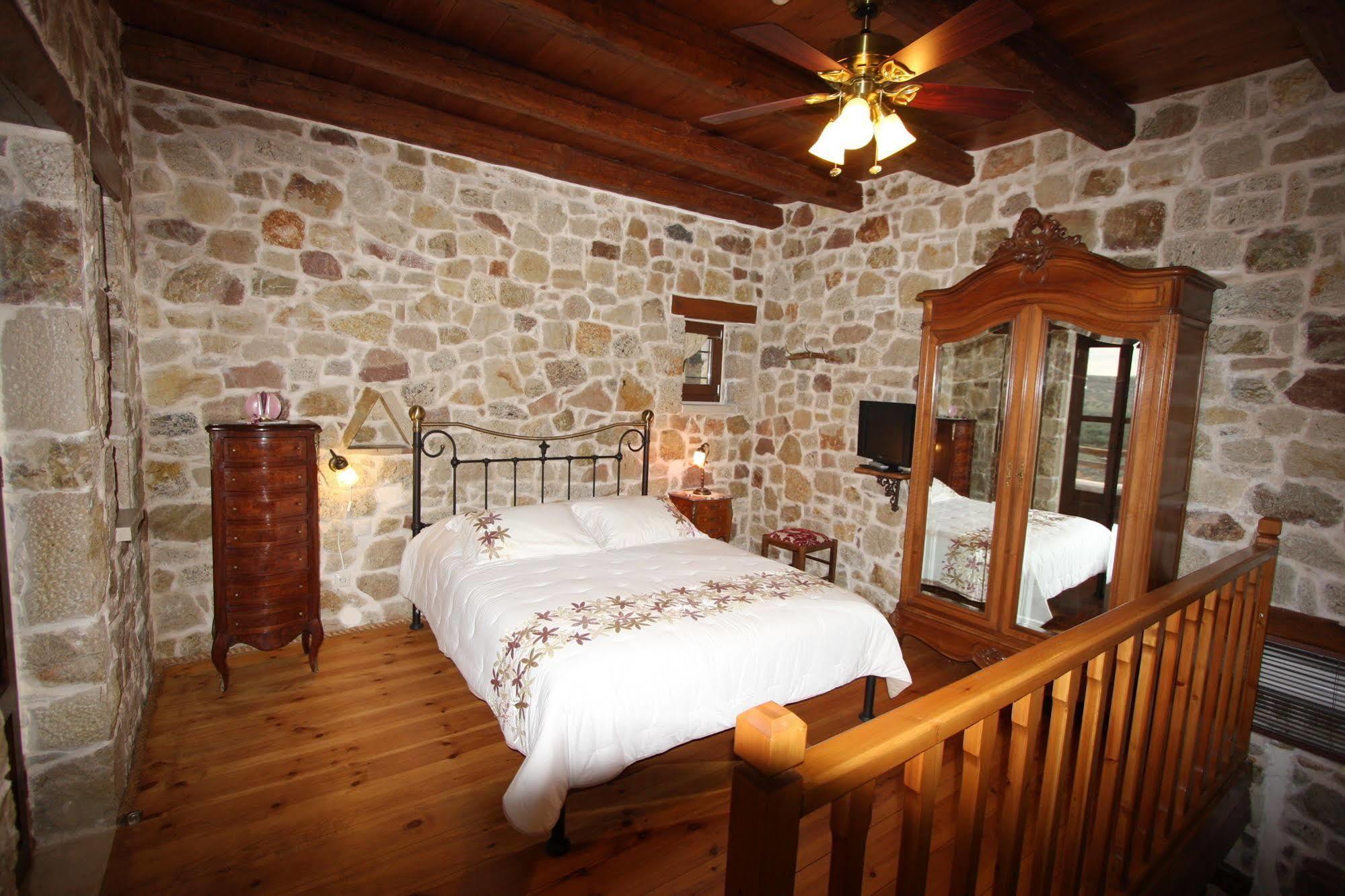 קסרוקמפוס Lithos Traditional Guest Houses מראה חיצוני תמונה