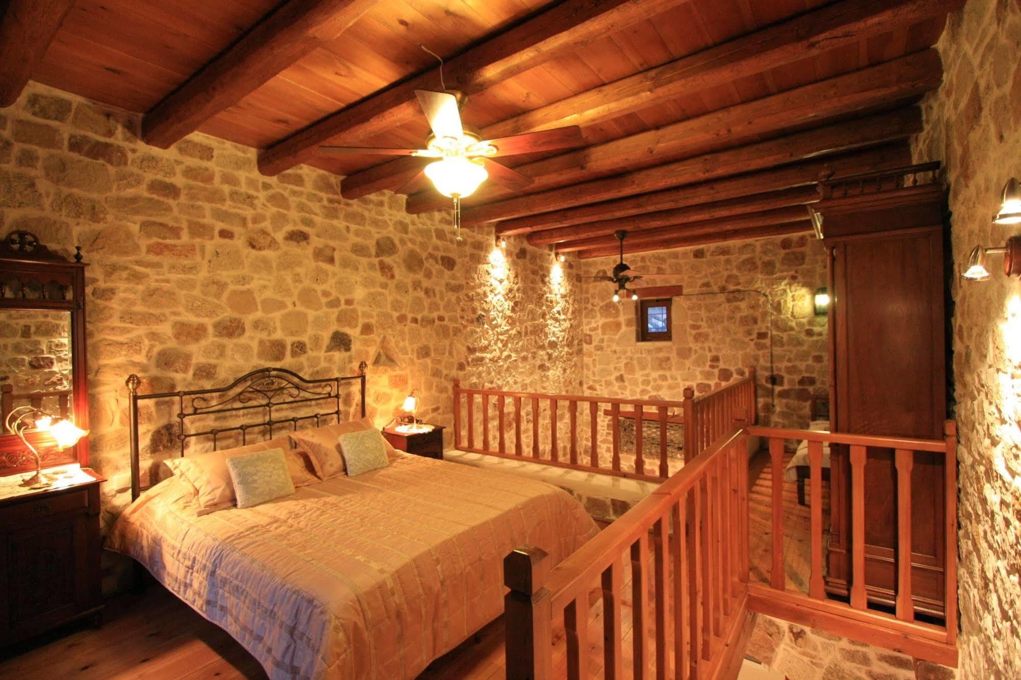קסרוקמפוס Lithos Traditional Guest Houses מראה חיצוני תמונה